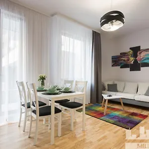 Апартаменты Millennium Awangarda Grey, Варшава