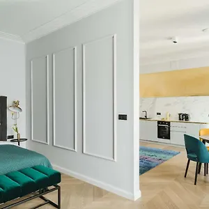4* מלון דירות No.4